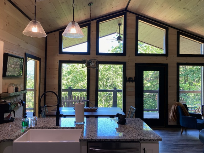 Foto del edificio - 4227 Round Top Way