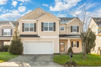 Building Photo - 2010 Woodsdale Dr