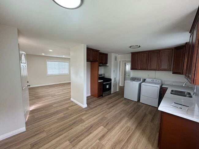 Foto del edificio - 1806 247th St