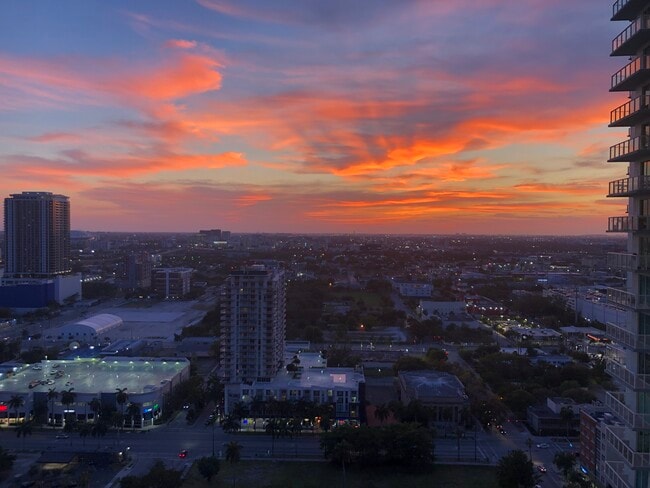 Building Photo - 1800 N Bayshore Dr