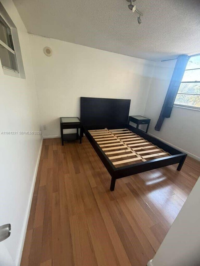 Foto del edificio - 1465 NE 123rd St