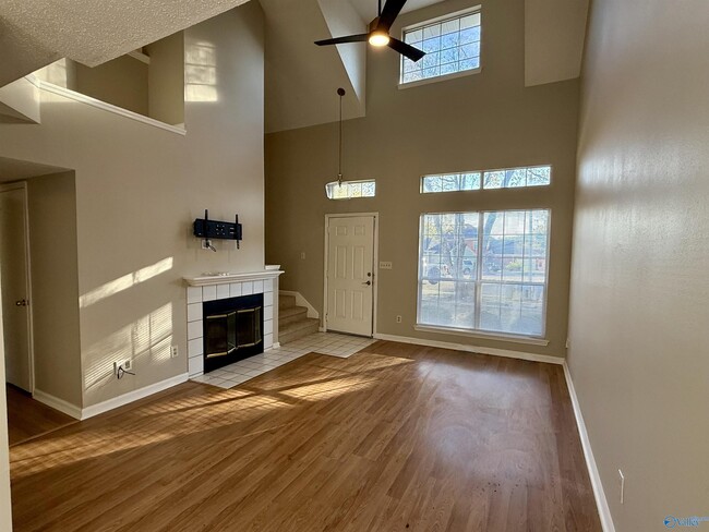 Foto del edificio - 109 Highwood Ct