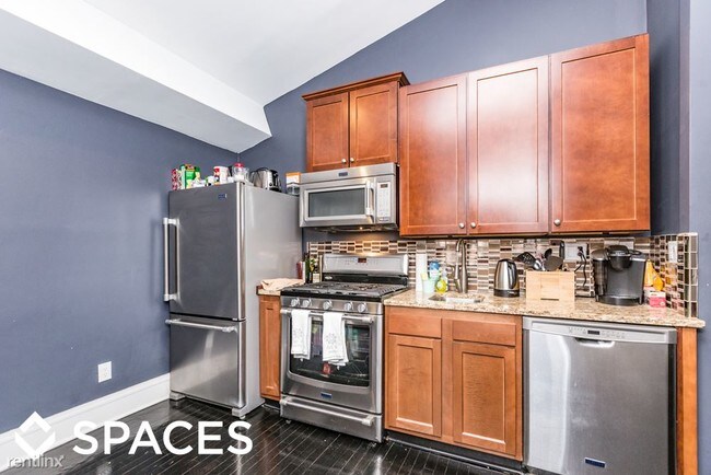 Building Photo - 2045 N Western Ave