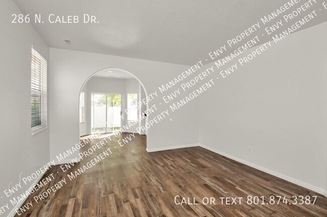 Building Photo - Beautiful 3 Bed - 2 Bath Pet Friendly Home...