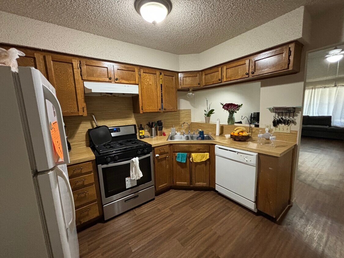 2213 E Stassney Ln Unit A, Austin, TX 78744 Apartments in Austin, TX