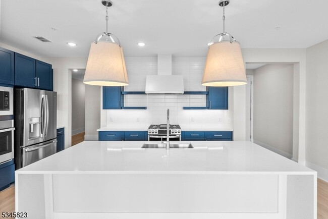 Building Photo - 106 Iris Ct