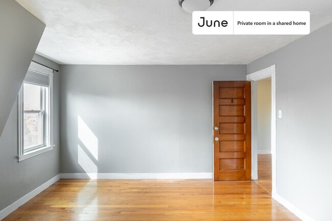 Building Photo - Room in Shared 6 bed/1.5 bath home