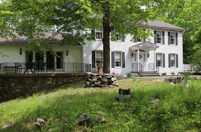 Building Photo - 39 Oak Hill Dr