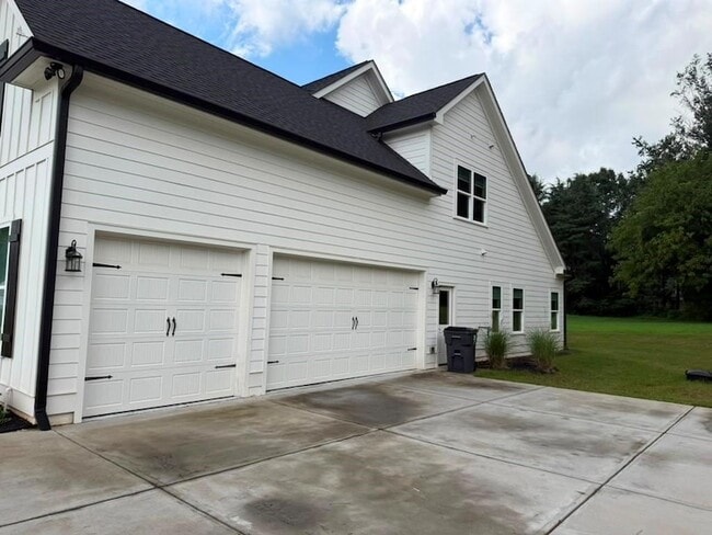 Building Photo - 8865 Little Mill Rd