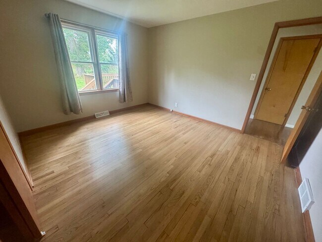 Foto del edificio - Charming 3-Bed Ranch in Parma FOR RENT!