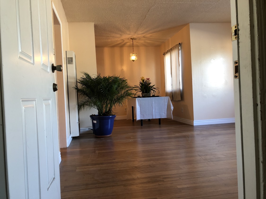 Primary Photo - 2325 S Ridgeley Dr