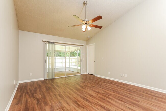Foto del edificio - 7757 Fox Knoll Pl