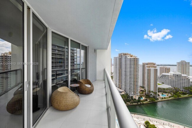 Foto del edificio - 475 Brickell Ave