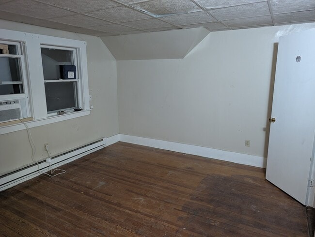 Dormitorio trasero - 212 Howard St