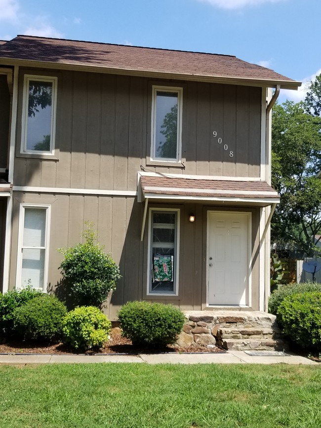 Building Photo - 9008 Mahogany Row SE