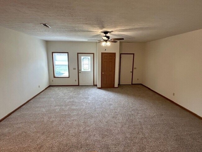 Foto del edificio - Quiet Neighborhood - Troy, OH (2 Bedroom R...