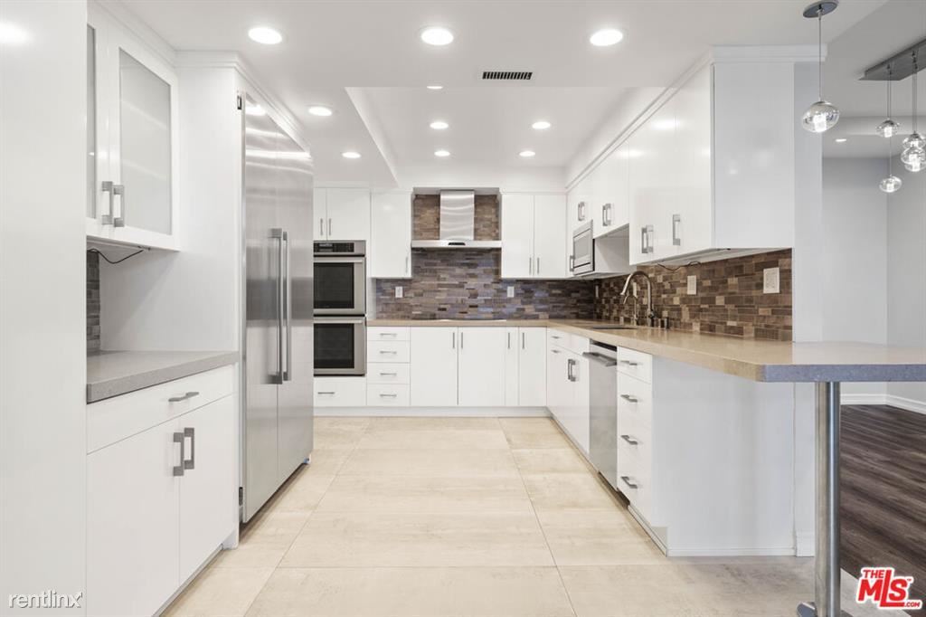 3 br, 3 bath Condo 133 S Oakhurst Dr Apt... Condo for Rent in