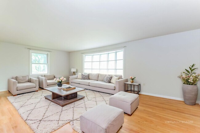 Foto del edificio - Spacious 3-Bedroom 1.5 Bath Home on 4 Acres