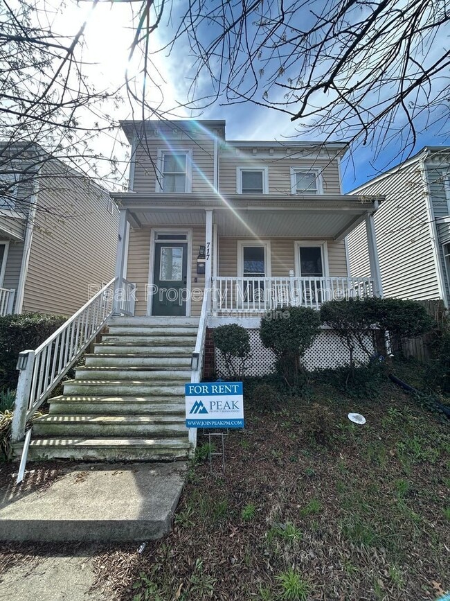 Photo - 717 W Leigh St House