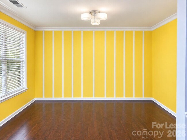 Foto del edificio - 2642 Treeline Dr