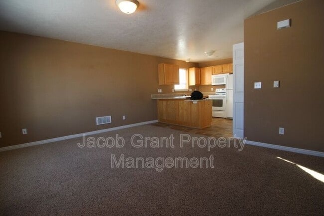 Building Photo - 980 Eve Dr
