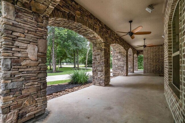 Building Photo - 11853 White Oak Pass