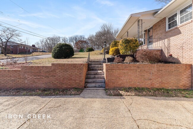 Foto del edificio - Adorable 3-Bedroom House in West Asheville