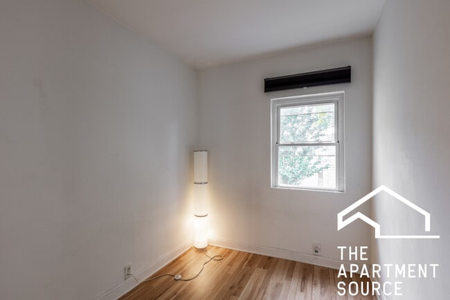Foto del edificio - 2554 W Cortland St