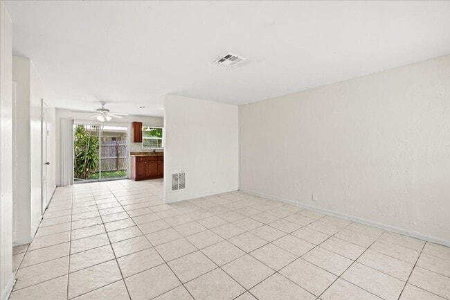 Building Photo - 143 W 28th St