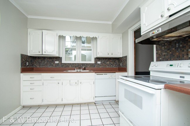 Foto del edificio - 3 br, 1.5 bath House - 434 Clinton Heights