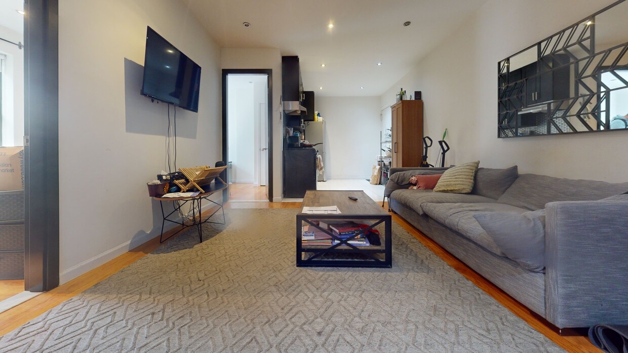 Photo - Private bedroom in 6 bed/2 bath Home
