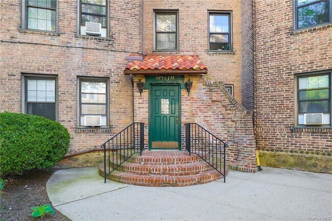 Building Photo - 14 N Chatsworth Ave