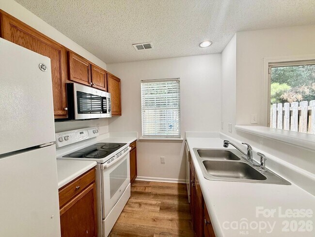 Foto del edificio - 15536 Asterwind Ct