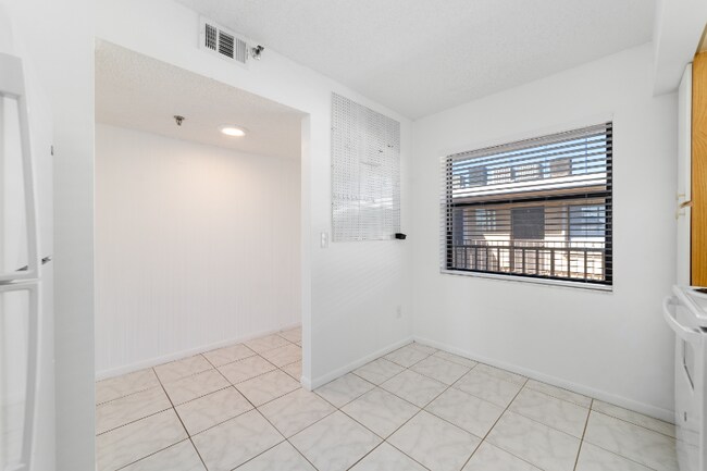 Building Photo - 896 N Federal Hwy