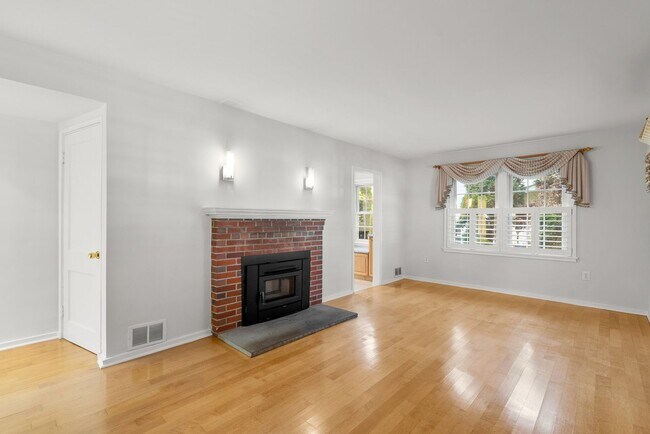 Foto del edificio - 3 Bed 3 Bath - Kensington Craftsman - Move In Ready