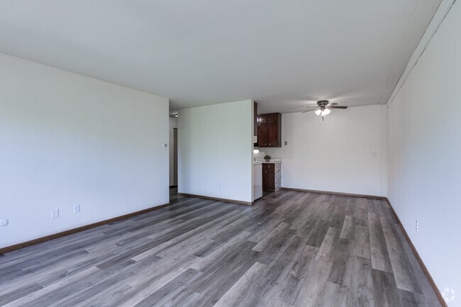 Interior Photo - Colonial Terrace