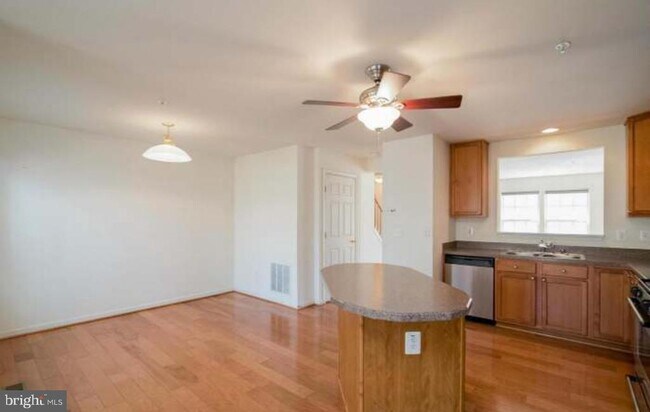 Building Photo - 8103 Pennington Dr