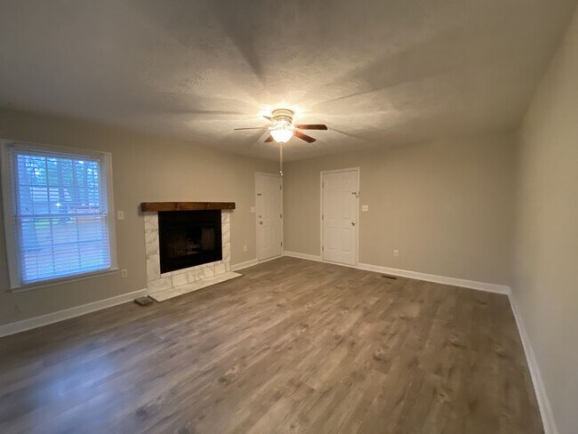 Building Photo - 9440 Gooden Dr