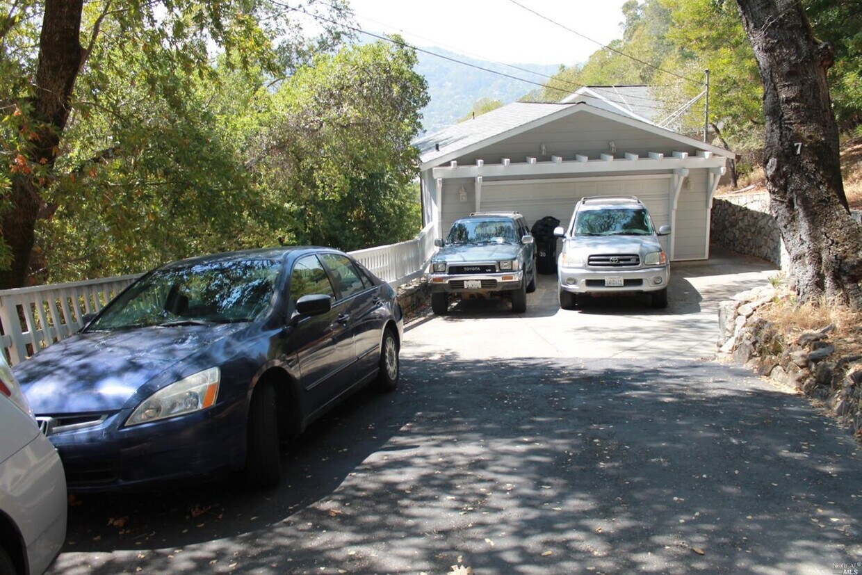 Primary Photo - 7 Crest Rd