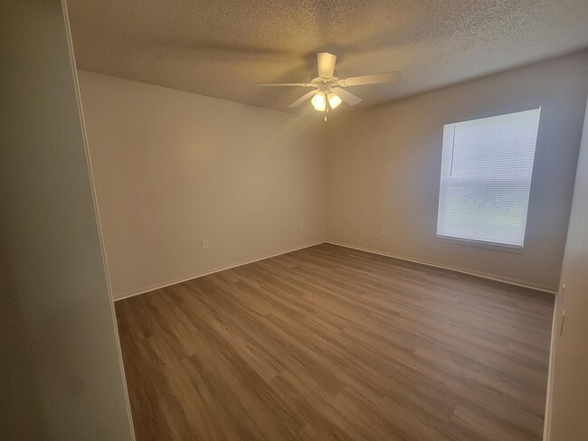 Building Photo - 3811 Bowline Cir