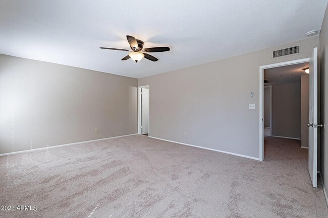 Foto del edificio - 6526 S McAllister Ave