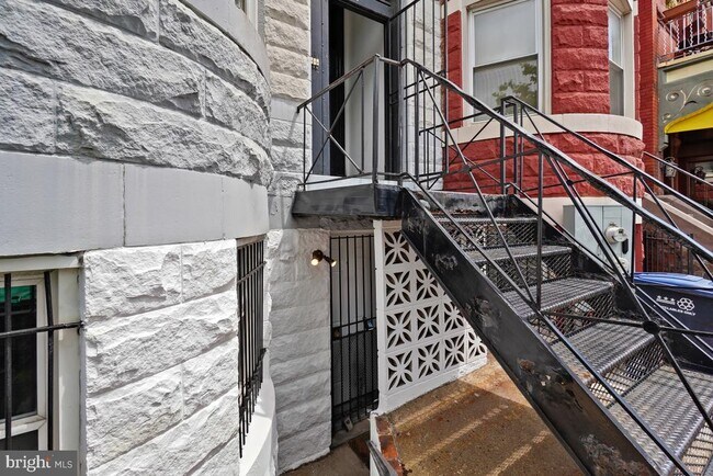 Foto del edificio - 471 Florida Ave NW