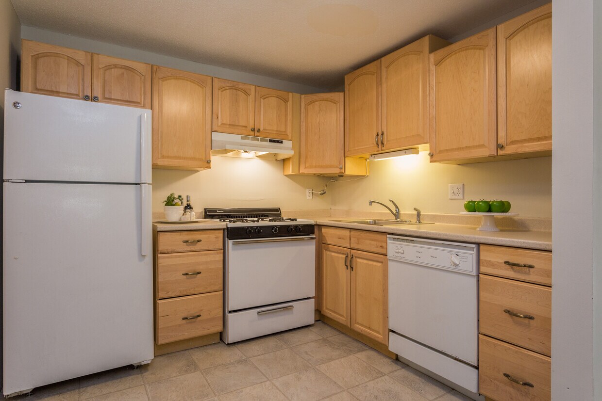 4 Brookside Dr, Exeter, NH 03833 Condo for Rent in Exeter, NH