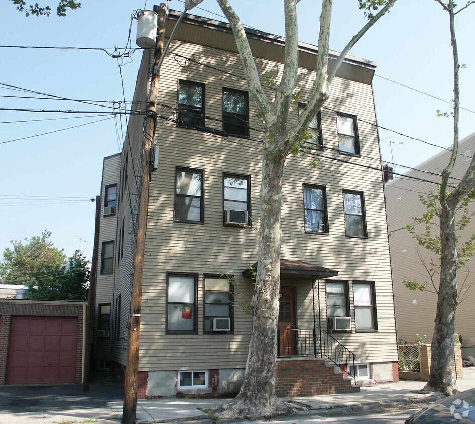 16 Garrison St, Newark, NJ 07105 Apartments in Newark, NJ