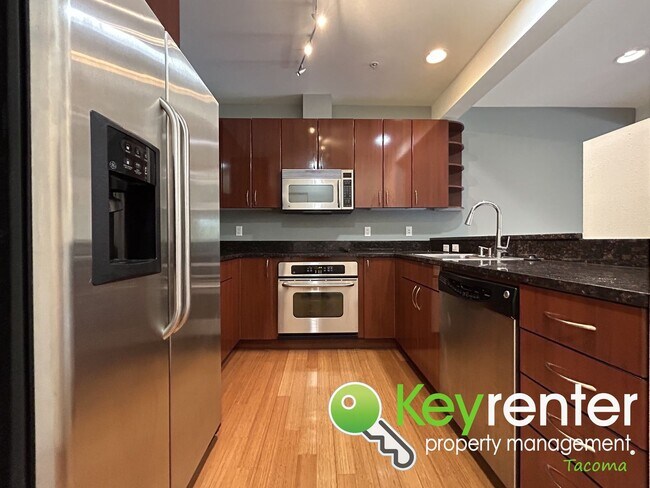 Building Photo - 2Bed/2Bath Downtown Gem +50% off First Ful...