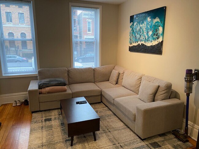 Foto del edificio - 2334 N Southport Ave