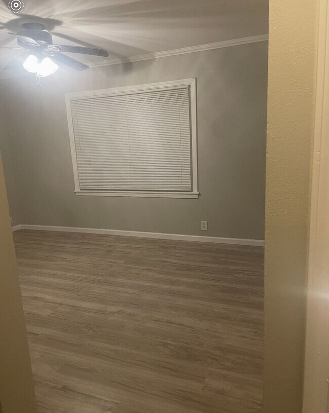 Building Photo - 2 Bedroom Single Family
