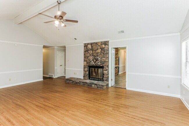 Building Photo - 451 Griffon Dr