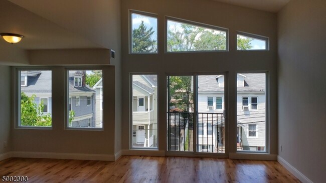 Building Photo - 78 Isabella Ave