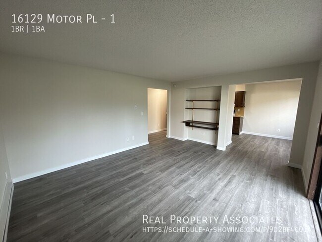 Foto del edificio - 16129 Motor Pl